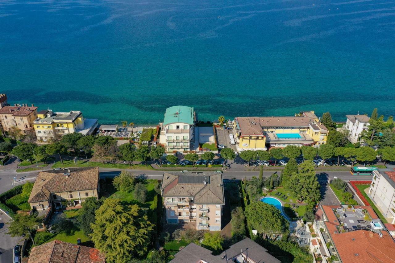 דסנזאנו דל גארדה Desenzanoloft Official Partner Marriott Homes & Villas - The Sunflower Front Lake מראה חיצוני תמונה